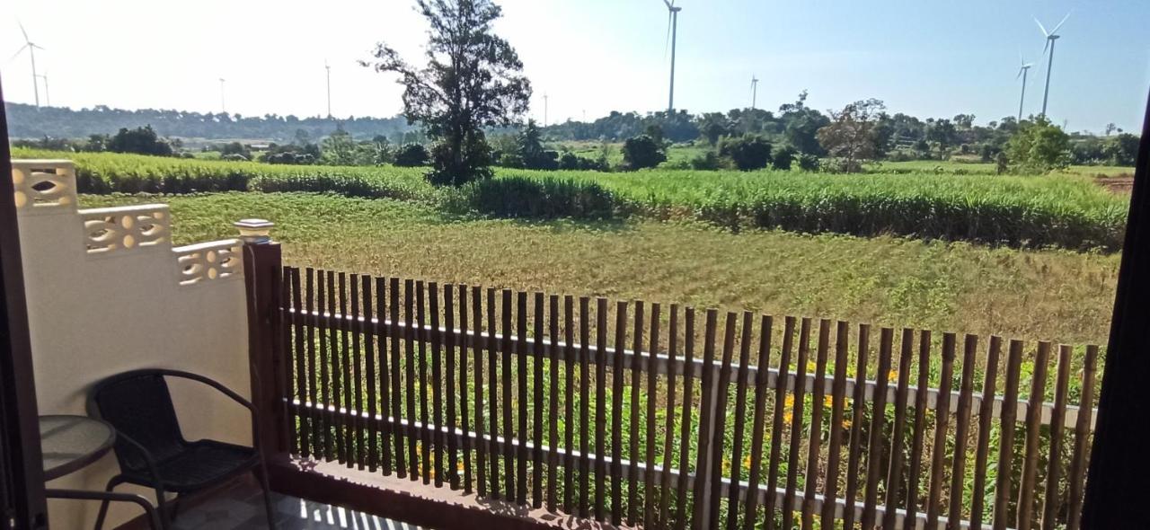 Touch The Wind Hotel Chaiyaphum Bagian luar foto