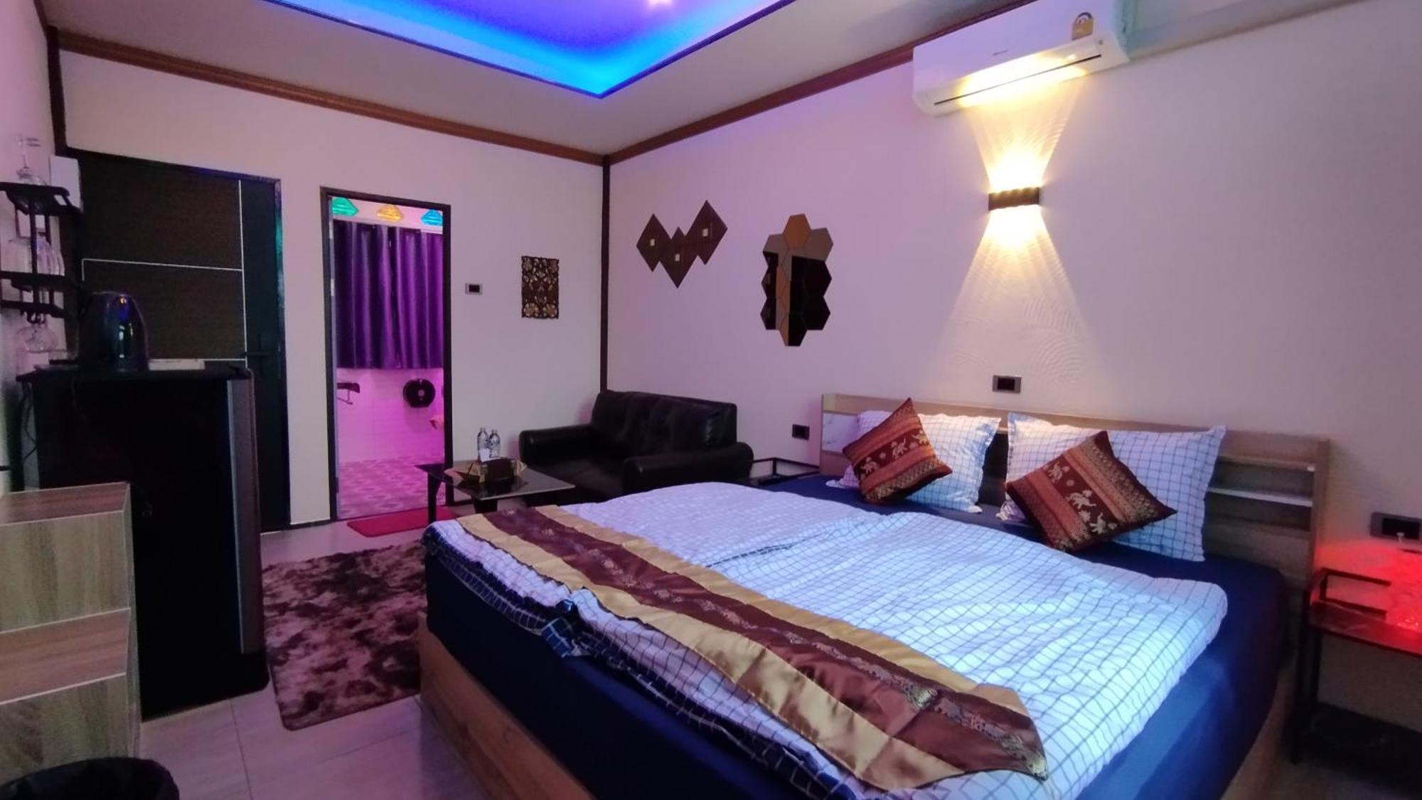 Touch The Wind Hotel Chaiyaphum Bagian luar foto