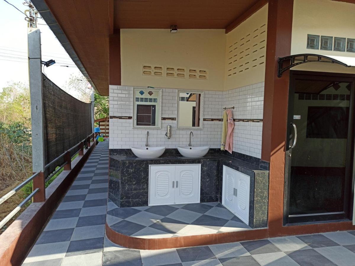 Touch The Wind Hotel Chaiyaphum Bagian luar foto